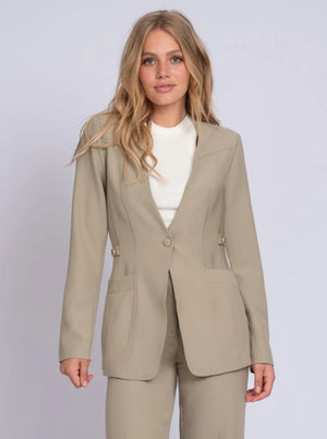 https://content.storeinfo.nl/applicatie/img/1092/20250224114457_2627959_IringaBlazerkhaki1.jpg