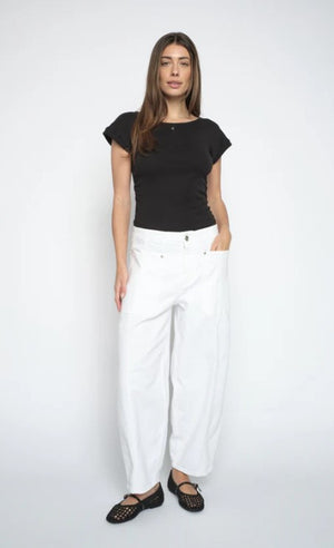 https://content.storeinfo.nl/applicatie/img/1092/20260515104141_710606_MMRosyBiancoPantWhite1.jpg