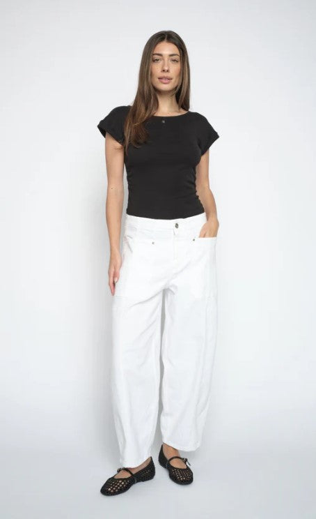 https://content.storeinfo.nl/applicatie/img/1092/20260515104141_710606_MMRosyBiancoPantWhite1.jpg
