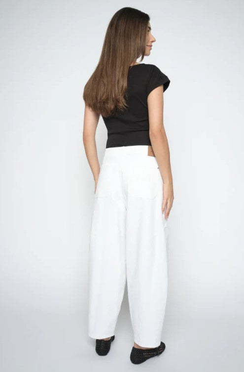 https://content.storeinfo.nl/applicatie/img/1092/20260515104147_718665_MMRosyBiancoPantWhite2.jpg