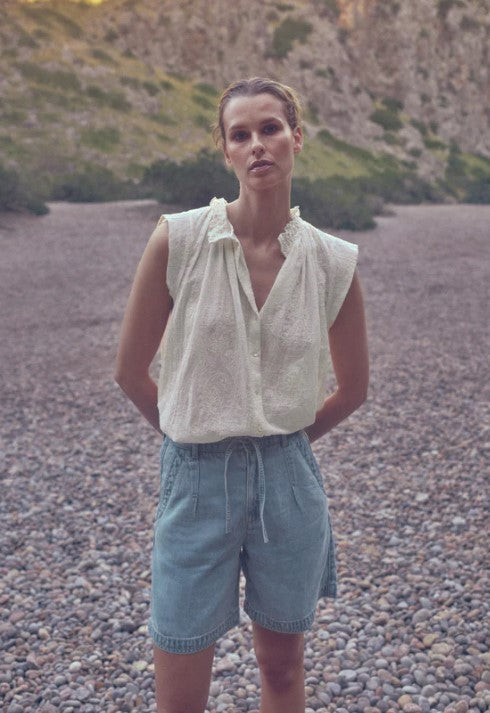 https://content.storeinfo.nl/applicatie/img/1092/20260515111338_715264_MMLeliDenimShorts4.jpg