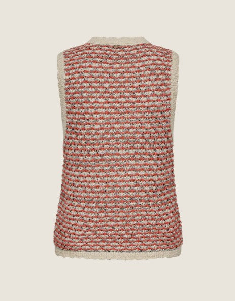 https://content.storeinfo.nl/applicatie/img/1092/20260515113533_721532_MiahKnitVestEmberglow4.jpg