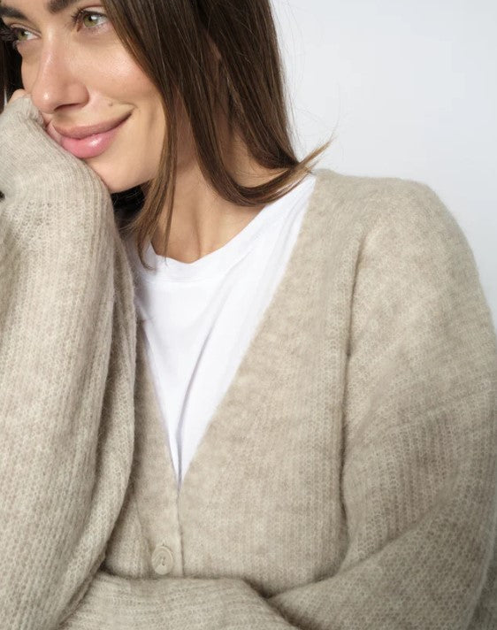 https://content.storeinfo.nl/applicatie/img/1092/20260515115024_722792_ThoraLizetKnitCardiganFeatherGray2.jpg