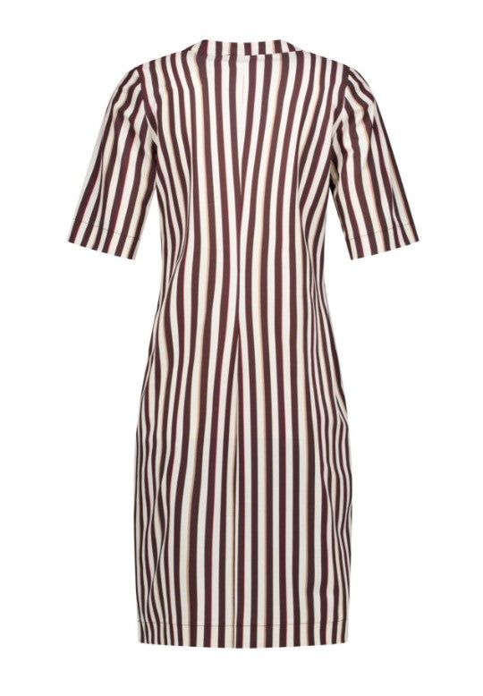 https://content.storeinfo.nl/applicatie/img/1092/20260516212128_820335_Simplicitystripedressmulticolor3.jpg