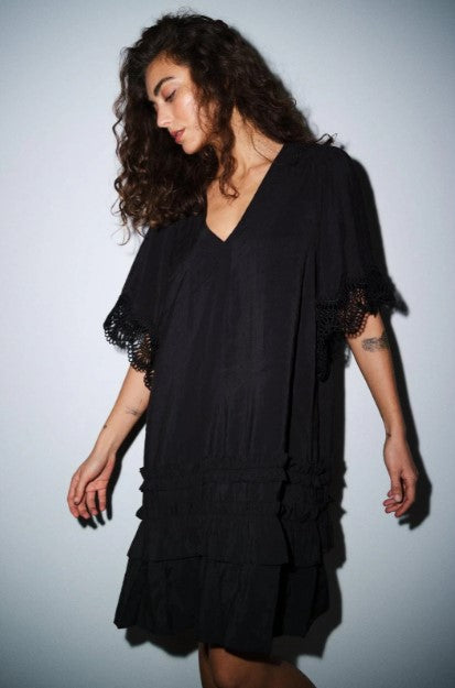 https://content.storeinfo.nl/applicatie/img/1092/20260518201944_958430_GoastridgoDress3.jpg