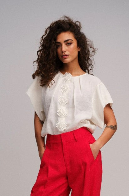 https://content.storeinfo.nl/applicatie/img/1092/20260518202432_962345_BellamyGoBlouseCreme3.jpg