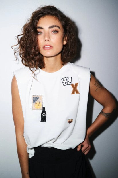 https://content.storeinfo.nl/applicatie/img/1092/20260518202819_958386_AmaliaGOLiTeeOffWhite3.jpg