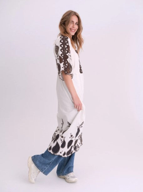 https://content.storeinfo.nl/applicatie/img/1092/20260518211223_960004_SafinaGoDressCremeBrown4.jpg