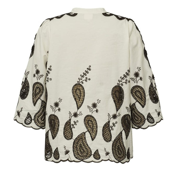 https://content.storeinfo.nl/applicatie/img/1092/20260518211423_960055_MiraaGOBlouseCremeBrown2.jpg